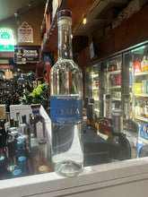 Load image into Gallery viewer, Tosba A. Angustifolia Espadin Pechuga Mezcal 750ml