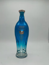 Load image into Gallery viewer, Latin Beach Gin Blue  750ml
