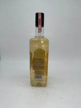 Load image into Gallery viewer, Batanga Reposado Tequila 750ml
