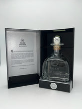 Load image into Gallery viewer, Patron Gran Patron Platinum Silver Tequila 750ml
