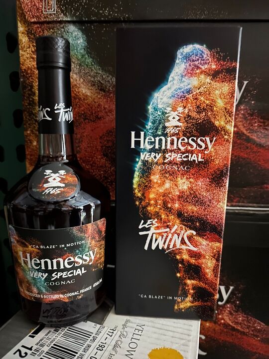 Hennessy VS Les Twins Cognac 750ml