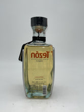 Load image into Gallery viewer, Tezon Tequila Reposado 750ml
