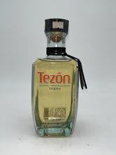 Load image into Gallery viewer, Tezon Tequila Reposado 750ml
