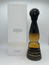 Load image into Gallery viewer, Clase Azul Gold Tequila 750ml
