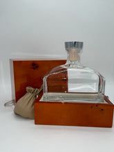 Load image into Gallery viewer, Harlen Davis Wheatley - HDW CLIX Vodka 750ml
